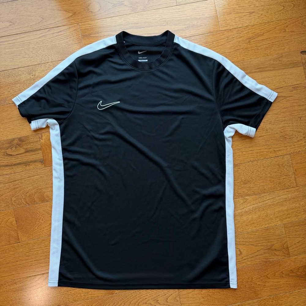 Nike Dry Fit Academy short sleeve Shirt - Men’s XL